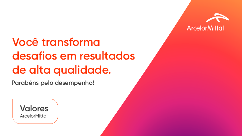 Gente festejando, sosteniendo una copa